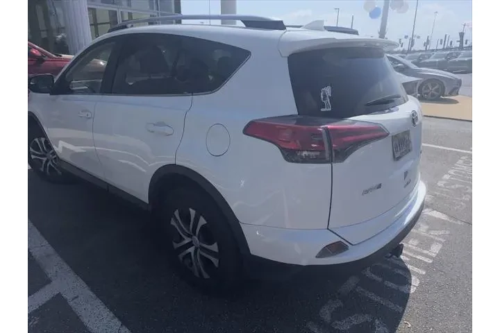 $17991 : Toyota RAV4 2018 LE 4dr SUV image 6