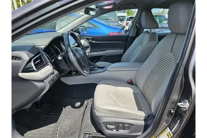 $23990 : Toyota Camry 2022 SE 4dr Sed image 3