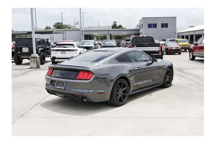$15900 : Ford Mustang 2018 EcoBoost 2 image 4