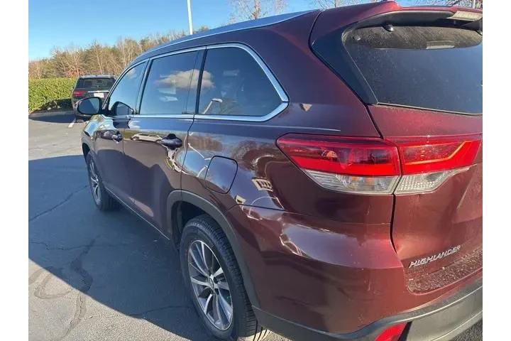 $28144 : Toyota Highlander 2019 XLE 4 image 7