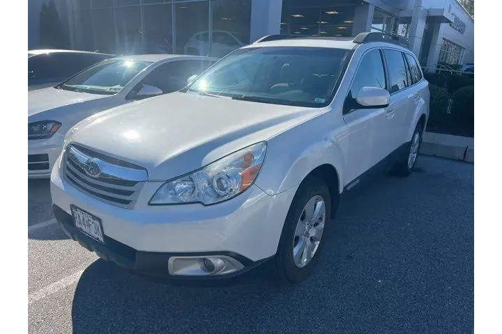 $11000 : Subaru Outback 2010 AWD 2.5i image 2