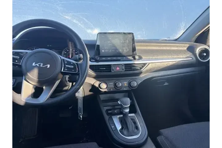 $18833 : Kia Forte 2023 LX 4dr Sedan image 9