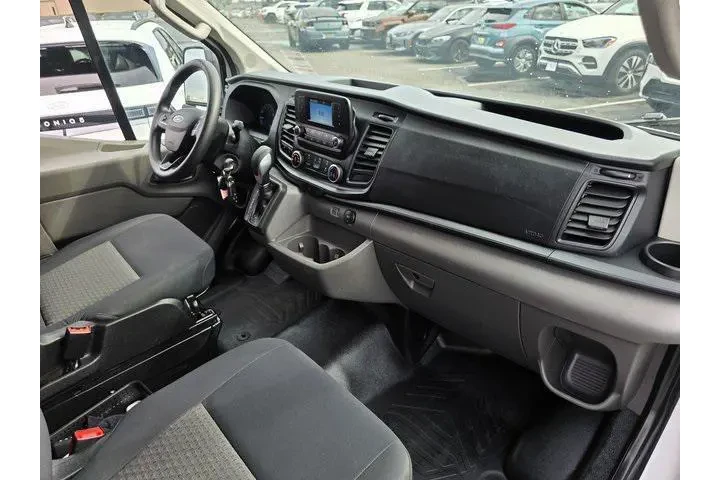 $32300 : Ford Transit 2024 250 3dr SW image 9