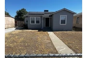 ¡Encantadora casa renovada! en Bakersfield
