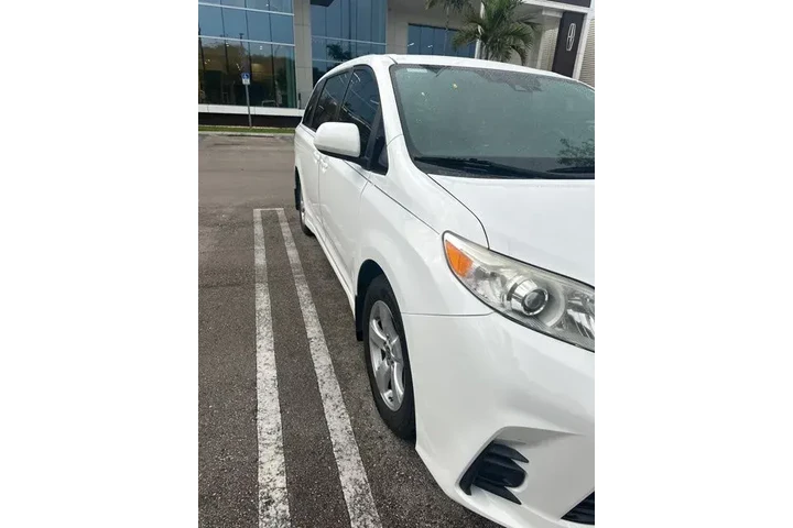 $25990 : Toyota Sienna 2020 LE 7-Pass image 3