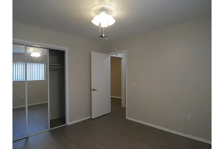 $1650 : Fantastic 2bd 2ba @Riverside image 5
