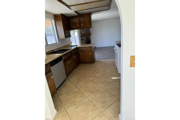 $3300 : CASA DE 3 RECS. 2 BAÑOS image 2