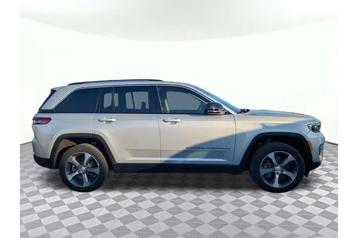 $26520 : Jeep Grand Cherokee 2023 4x4 image 2