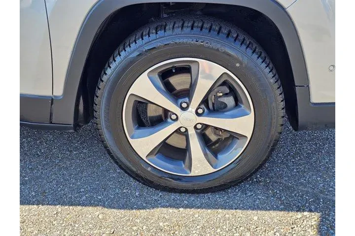 Jeep Cherokee 2019 4x4 Limit image 6