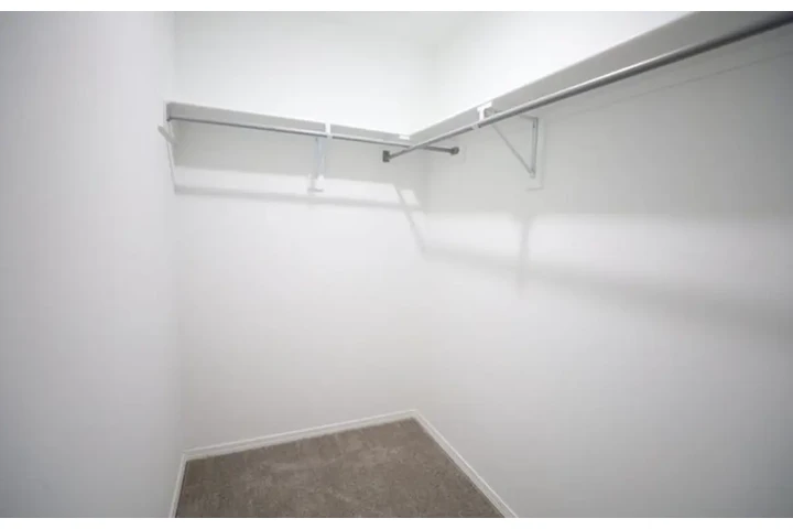 $1600 : Rent image 6