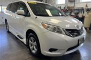 $18900 : 2011 Sienna LE AAS thumbnail