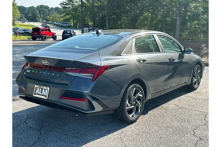 $15920 : Hyundai ELANTRA 2024 SEL 4dr image 5