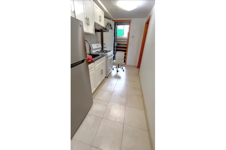 $1600 : APARTAMENTO DE 1 AVITACION image 3