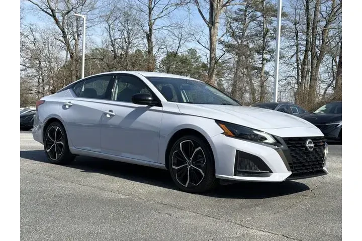 $19698 : Nissan Altima 2024 2.5 SR 4d image 2