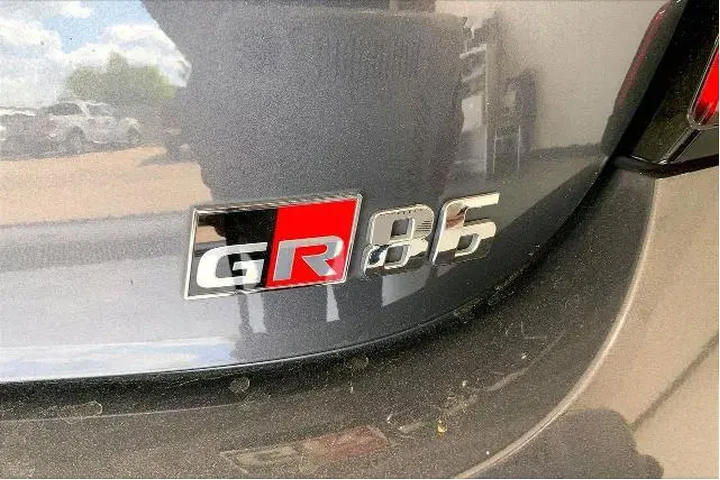 $25991 : Toyota GR86 2022 2dr Coupe 6 image 9
