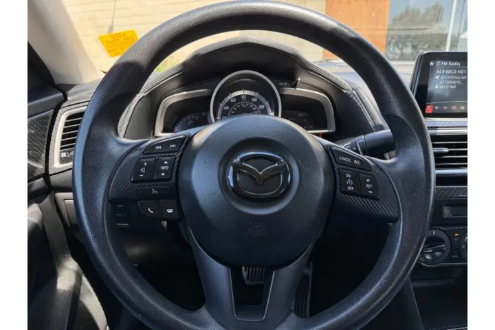 2016 MAZDA3 i Sport image 10