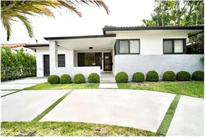 $9900 : Rental property with 4 bedro image 1