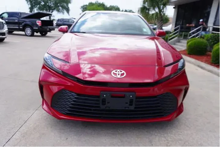 $27488 : Toyota Camry 2025 SE 4dr Sed image 2