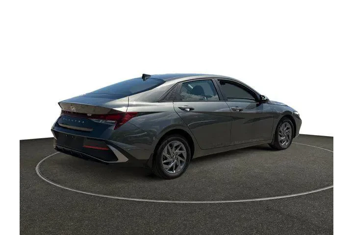 $23178 : Hyundai ELANTRA 2024 SEL 4dr image 6
