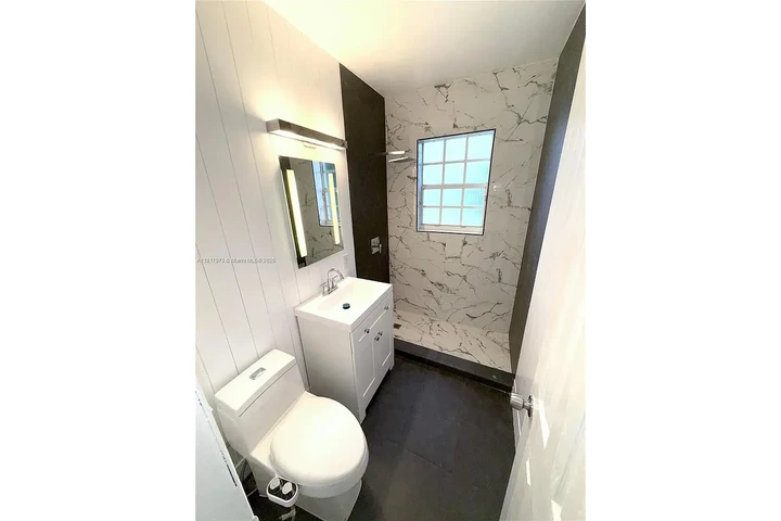 $800 : charming HOME ..Miami, FL image 6