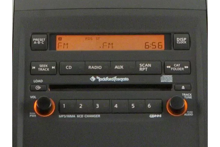 $12729 : Nissan Frontier 2010 4x4 SE image 10