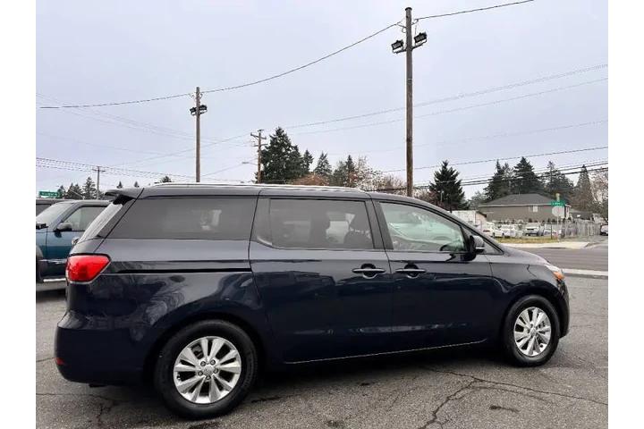 $8998 : 2016 Sedona LX image 3