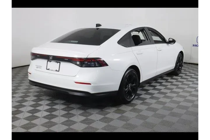 $29875 : Honda Accord 2025 SE 4dr Sed image 7