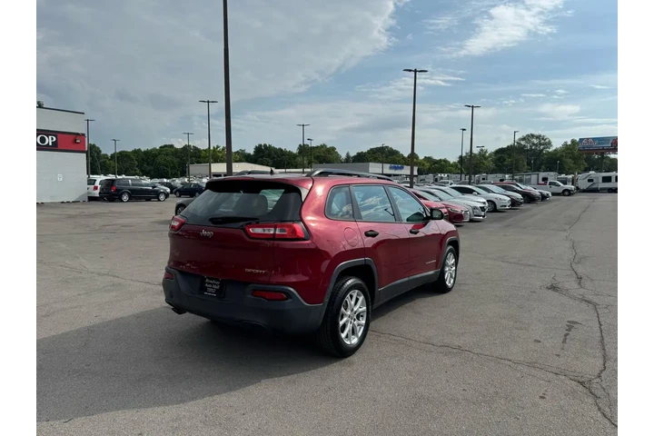 $5980 : 2016 Cherokee FWD 4dr Sport image 2