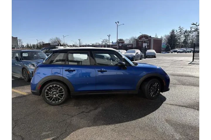 $31998 : MINI Hardtop 4 Door 2025 Coo image 7