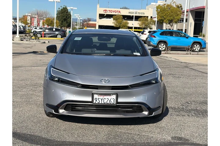 $29410 : Toyota Prius 2025 LE 4dr Hat image 2