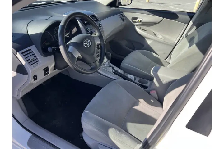 $7900 : 2011 Corolla LE image 9