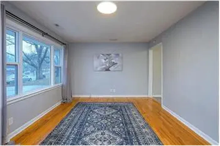 $950 : Rental property with 2 bedro image 3