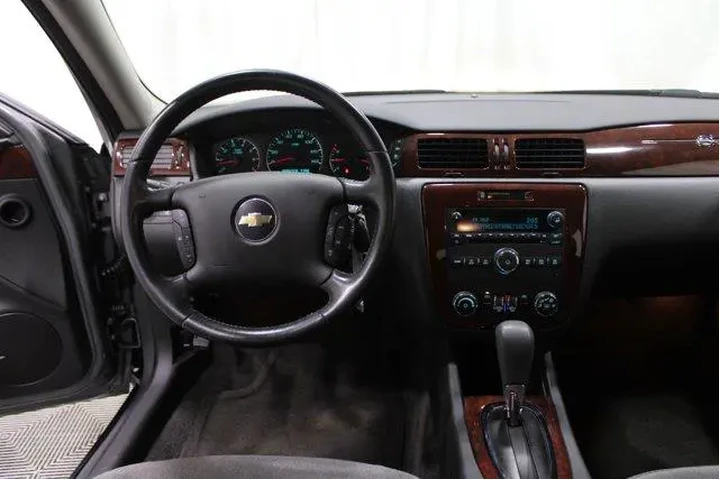 $10982 : Chevrolet Impala 2009 LT 4dr image 2