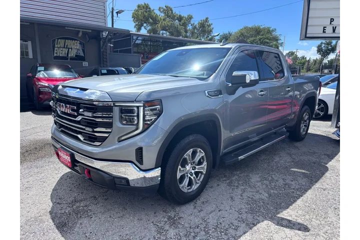 2023 GMC Sierra 1500 4WD Crew image 1