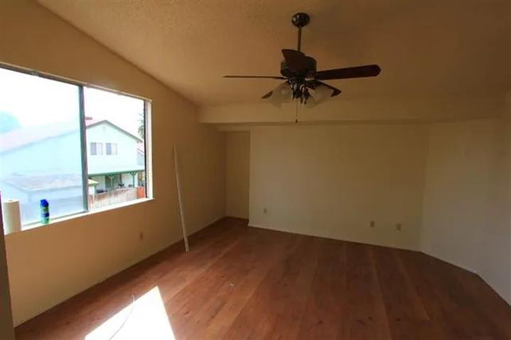 $1500 : Large Clean Two Story image 8