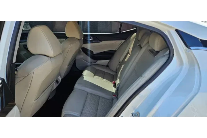 $15490 : 2018 Maxima Platinum image 8