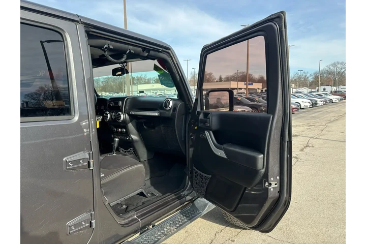 $16980 : 2014 Wrangler Unlimited 4WD 4 image 8