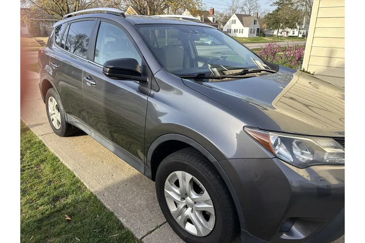 $9000 : 2015 Toyota RAV4 LE SUV image 2