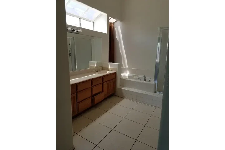 $1500 : Rialto- 3 Bedroom Available image 4