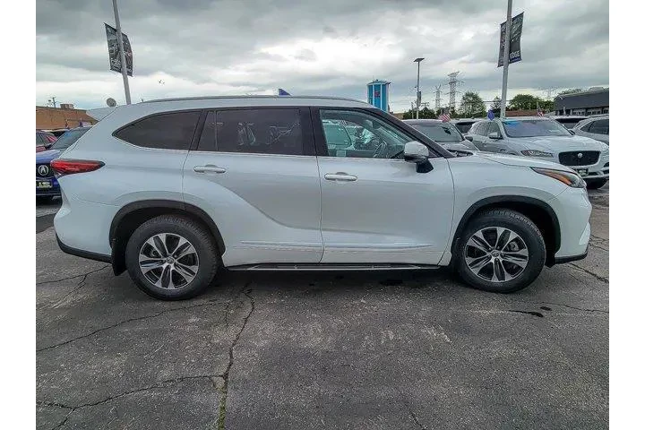 $36996 : Toyota Highlander 2022 AWD X image 9