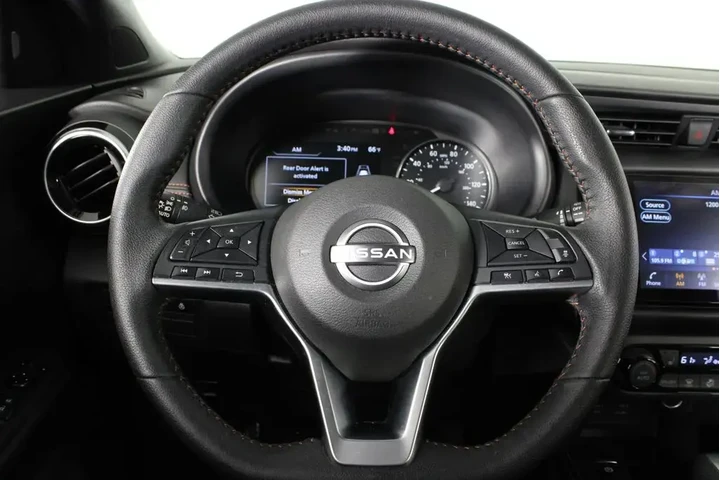$17587 : Nissan Kicks 2023 SR 4dr Cro image 9