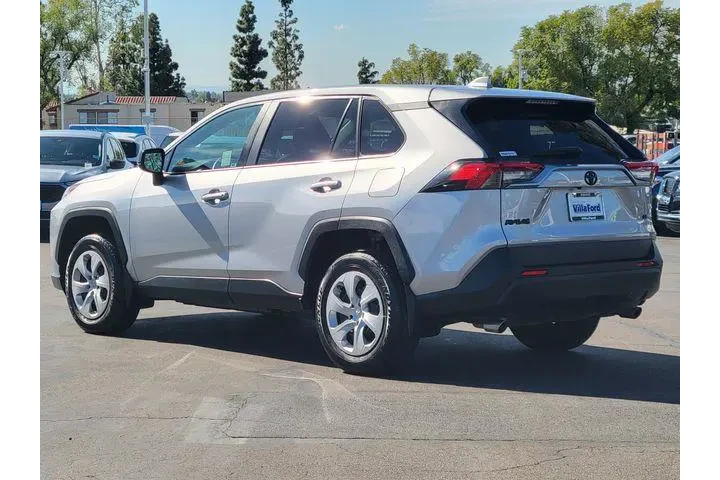 $29900 : Toyota RAV4 2024 LE 4dr SUV image 2