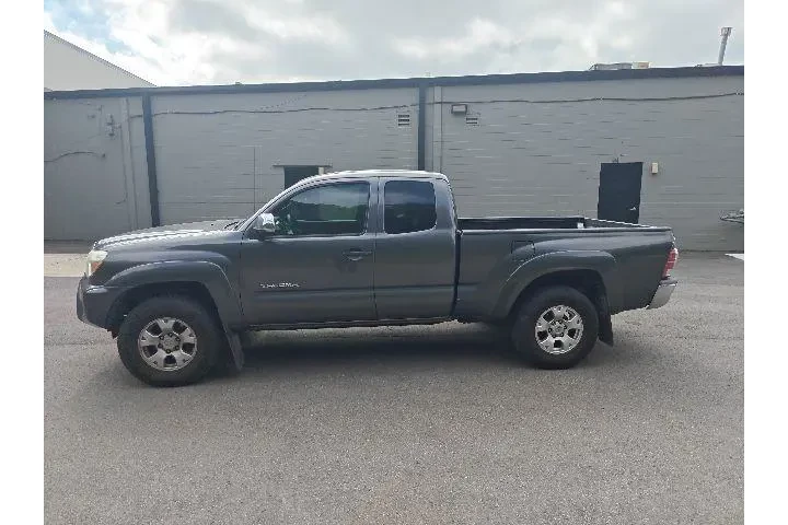$13690 : Toyota Tacoma 2013 4x2 PreRu image 6