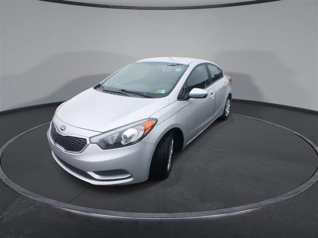 $9500 : PRE-OWNED 2016 KIA FORTE LX image 4