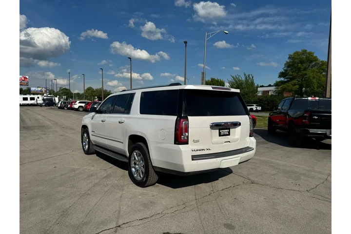2017 GMC Yukon XL 4WD 4dr Den image 3