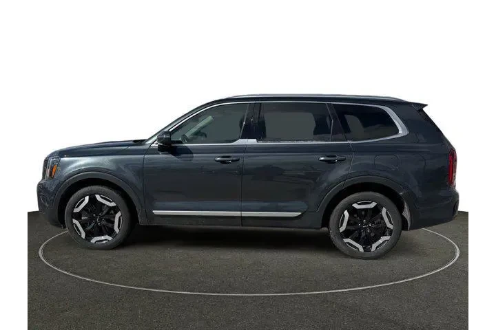 $31479 : Kia Telluride 2024 S 4dr SUV image 2