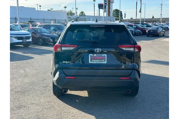 Toyota RAV4 2022 XLE 4dr SUV image 5