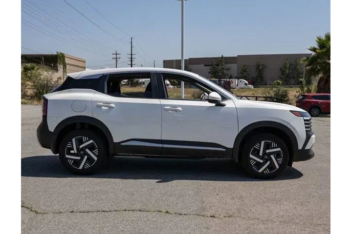 $22016 : Nissan Kicks 2025 SV 4dr Cro image 3