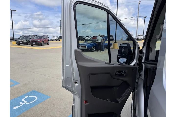 $42990 : 2023 Transit-250 Cargo Base V image 7