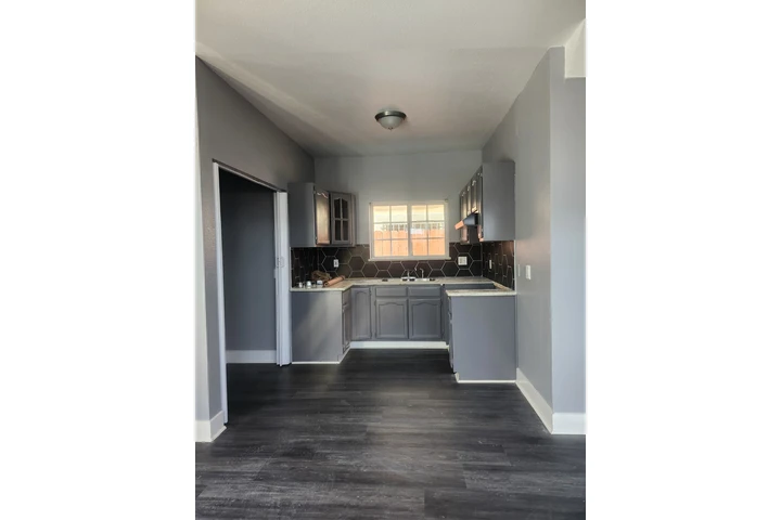 $3300 : SUR ESTE, ACEPTAMOS SECTION 8 image 5